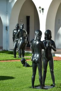 tags: museu,Esculturas,estatuas

Museu Ralli, Punta del Este,  Maldonado, Uruguai
